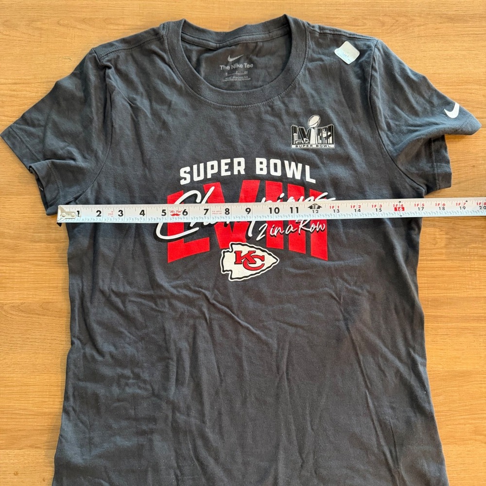Nike Kansas City Chiefs Super Bowl LVIII Champions 2 In A Row T-Shirt Womens S - Picture 4 of 7